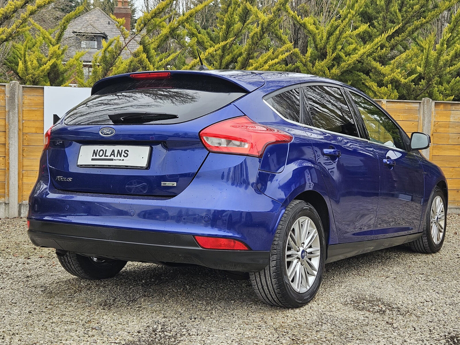 2017 Ford Focus - image 6