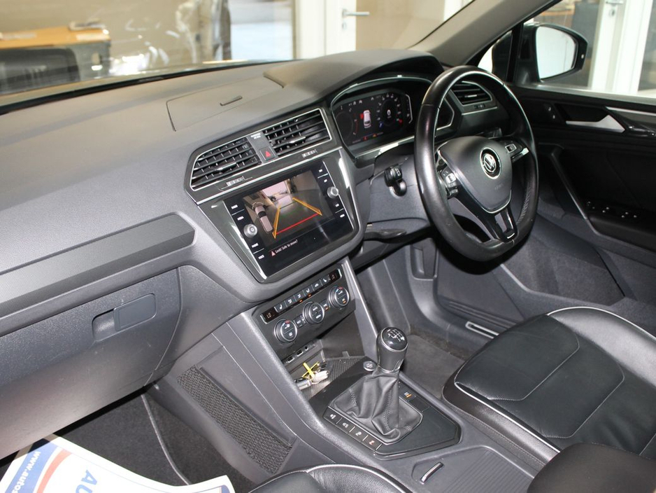 2020 Volkswagen Tiguan - image 9