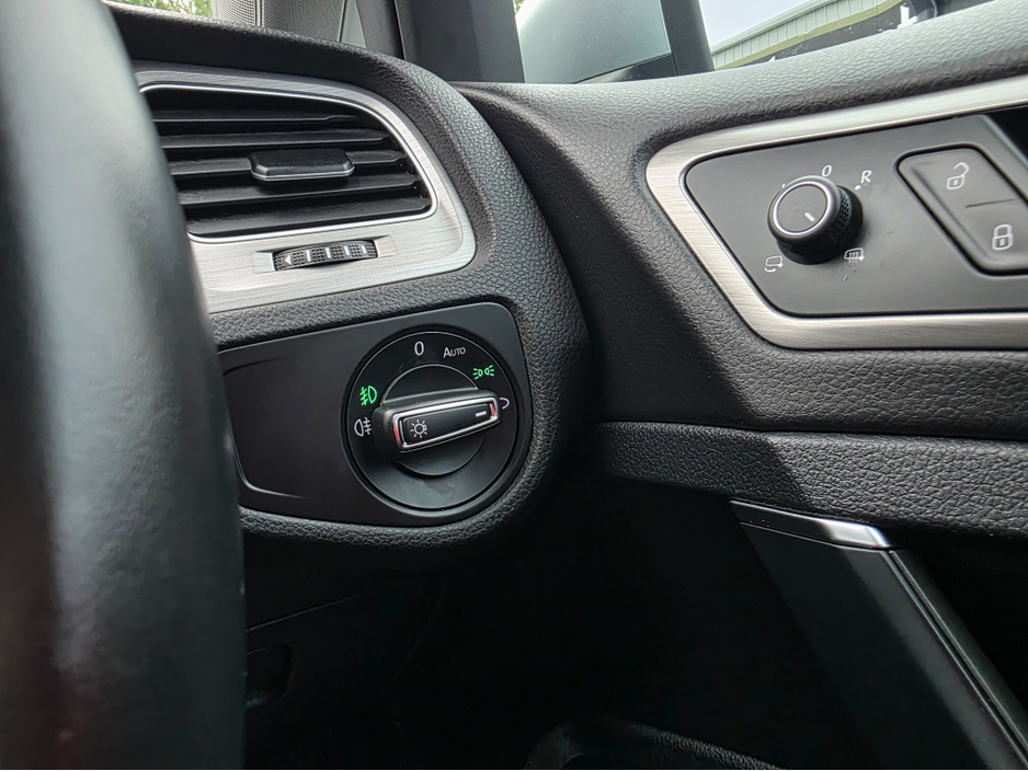 2015 Volkswagen Golf - image 19