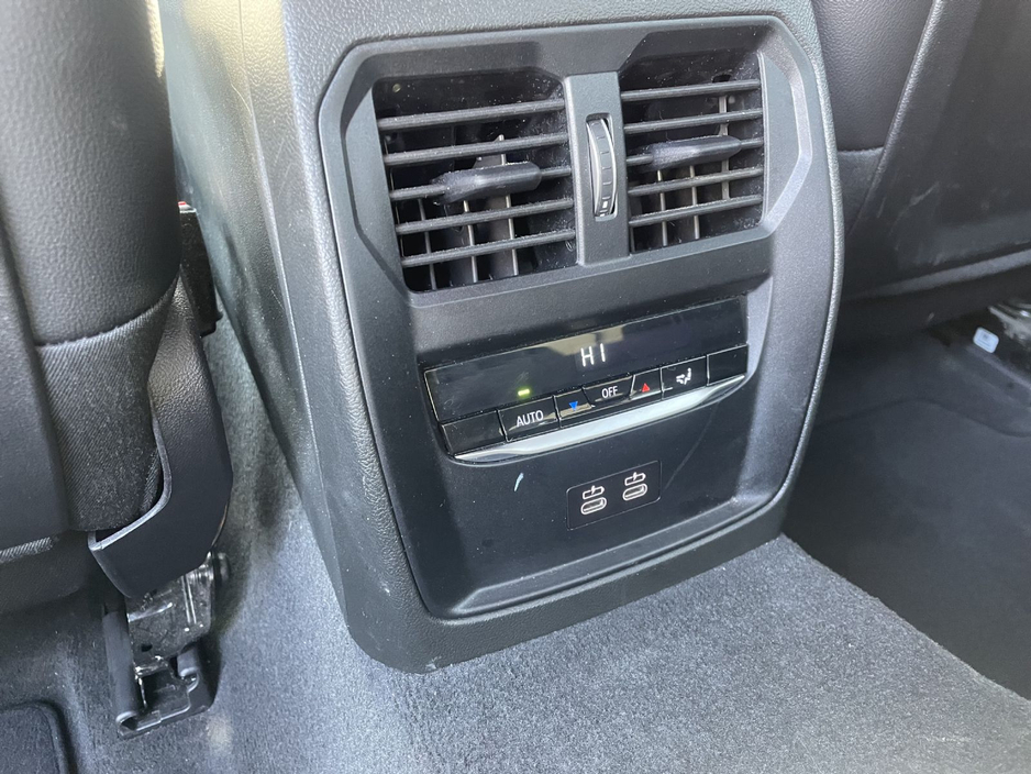 2025 BMW 3 Series - image 16