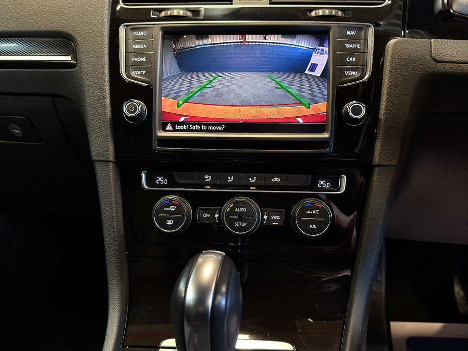 2015 Volkswagen Golf 1.4 TSI 5DR 150HP Highline €15,900