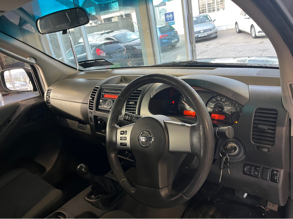 2015 Nissan Navara - image 13