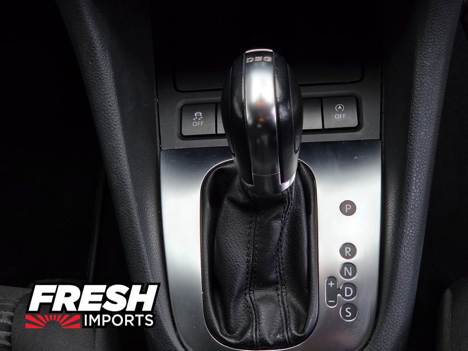 2013 Volkswagen Golf - image 13