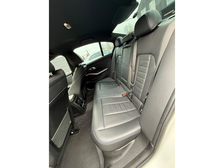 2019 BMW 3 Series - image 22