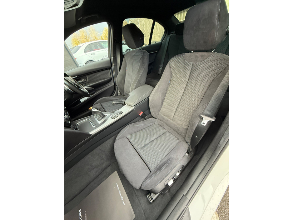 2017 BMW 3 Series - image 16