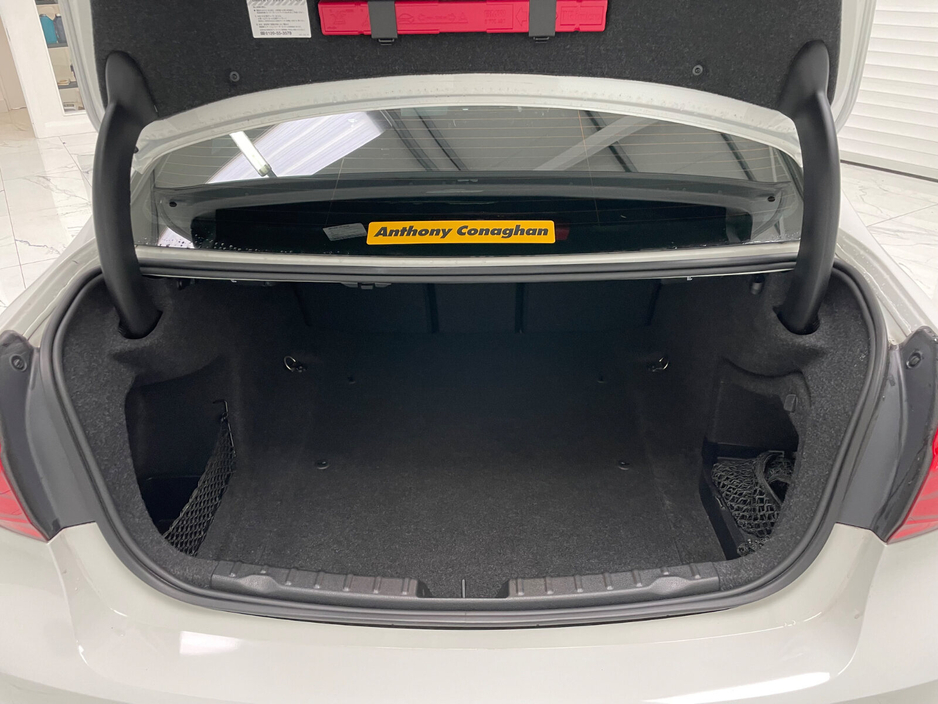 2016 BMW 3 Series - image 15