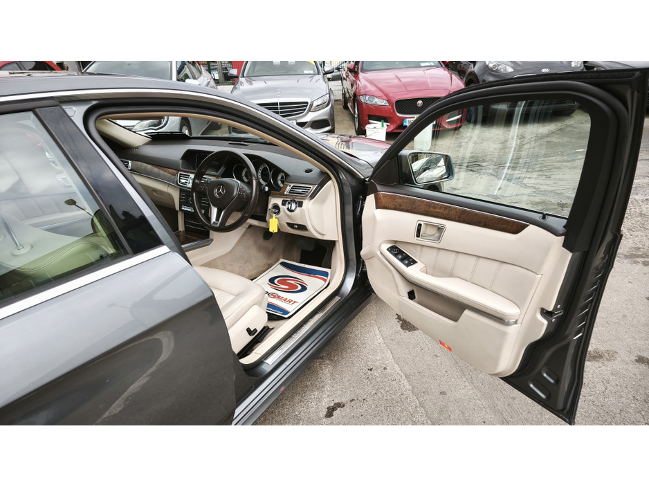 2016 Mercedes-Benz E Class - image 7