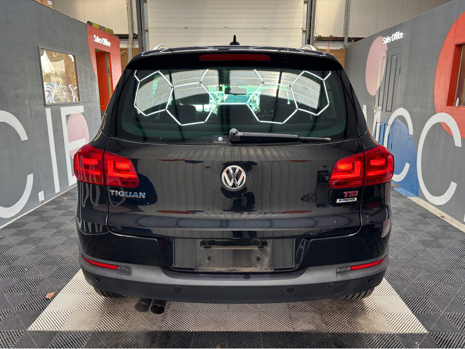 2016 Volkswagen Tiguan - image 3