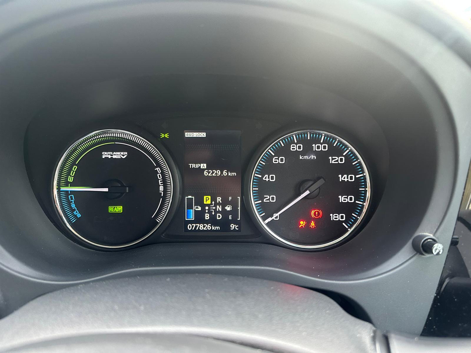 2014 Mitsubishi Outlander - image 22