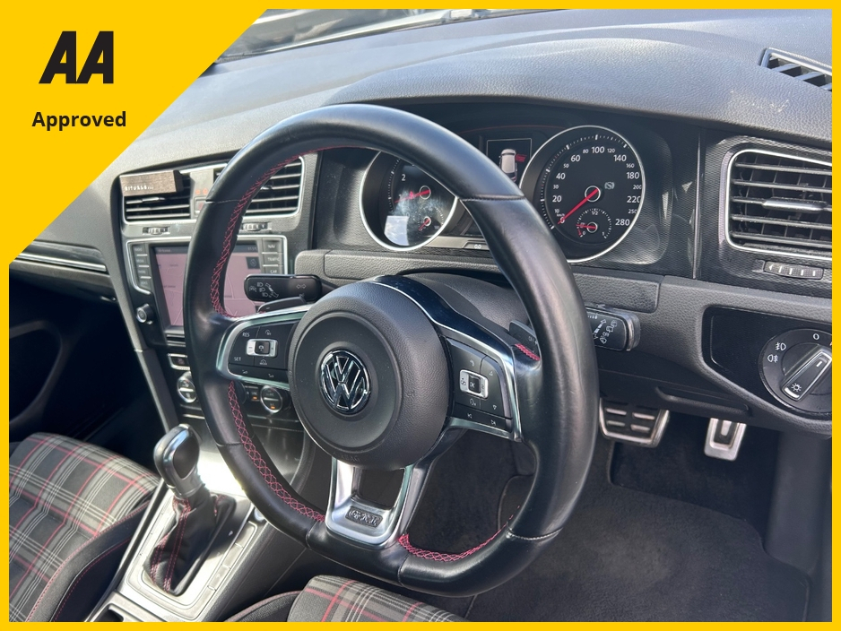 2015 Volkswagen Golf - image 7