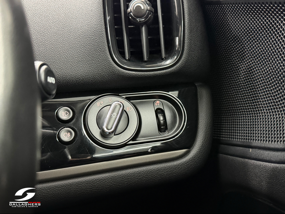 2022 MINI Countryman (221) COUNTRYMAN E ALL4 CLA CLASSIC €32,995