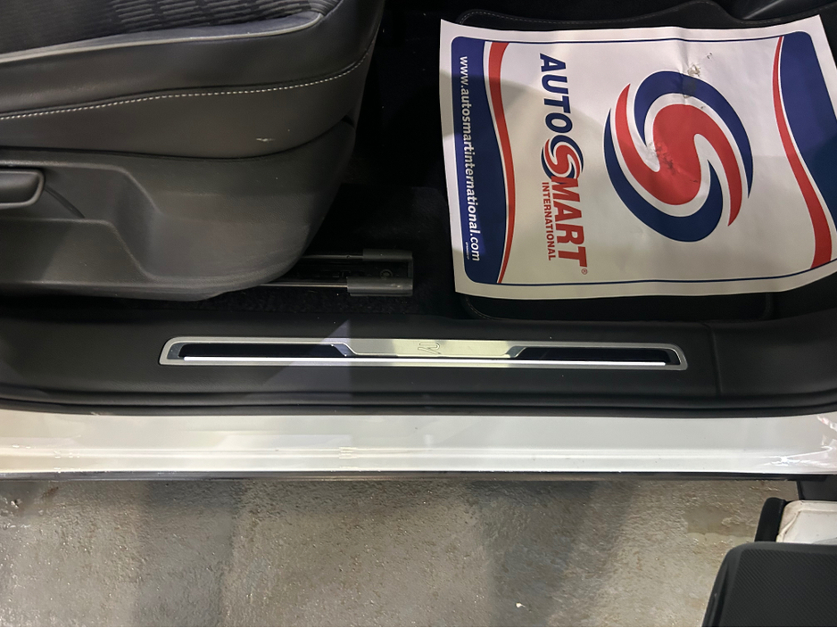 2023 Volkswagen Tiguan - image 21