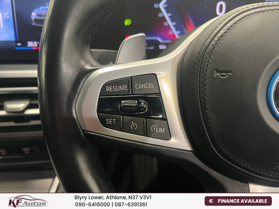 2023 BMW 3 Series - image 24