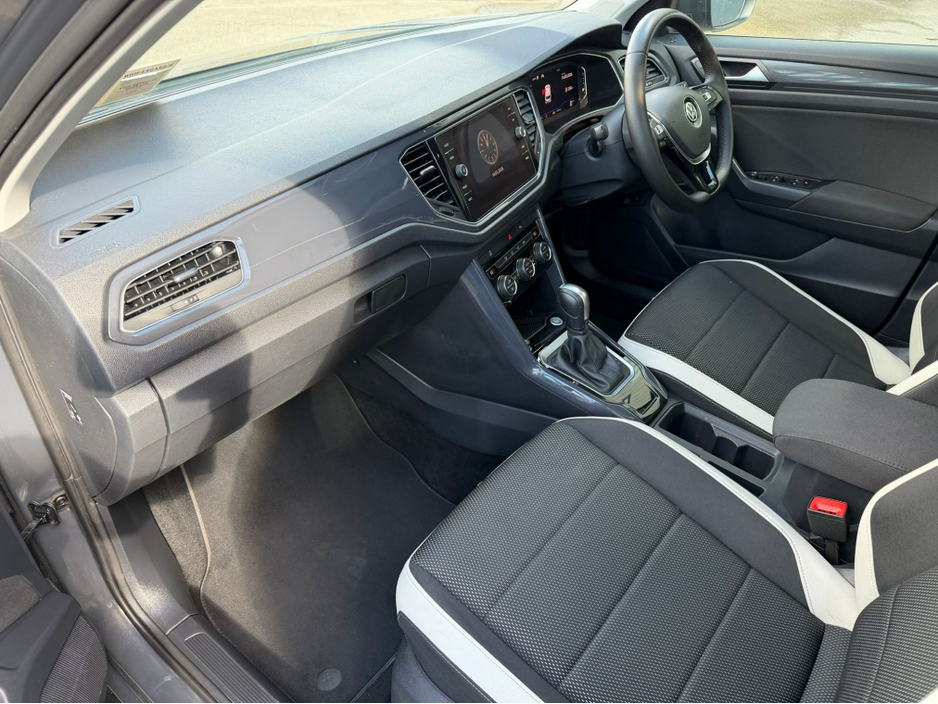 2020 Volkswagen T-Roc - image 9