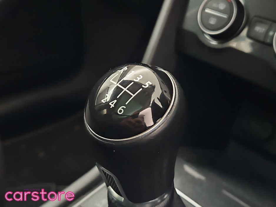 2018 Volkswagen Tiguan - image 20