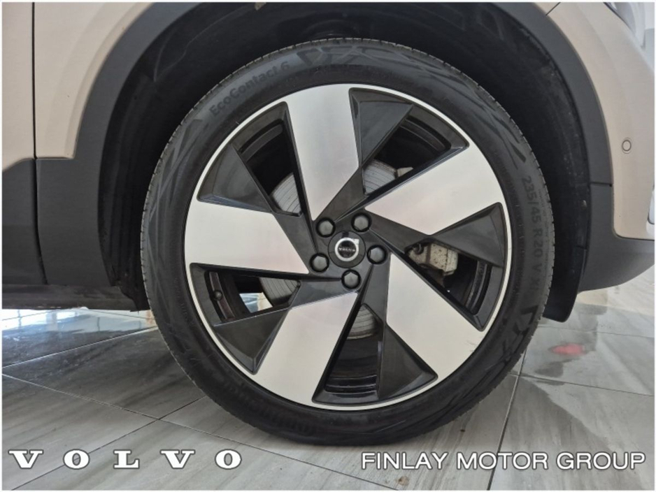 2023 Volvo XC40 - image 10