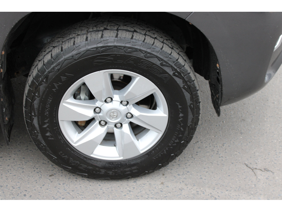 2022 Toyota Landcruiser - image 10