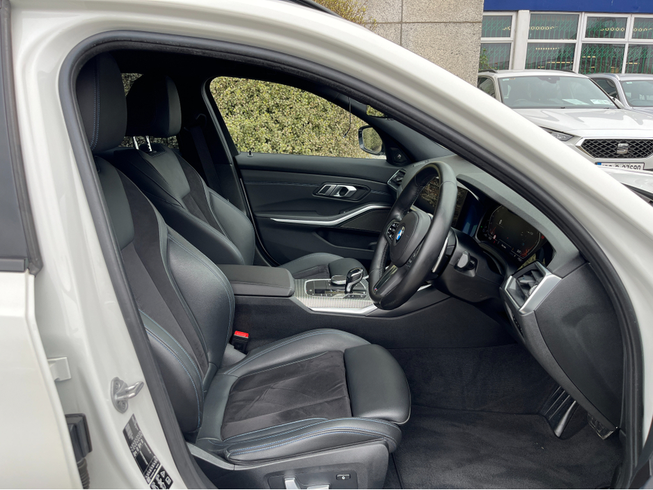 2021 BMW 3 Series - image 11