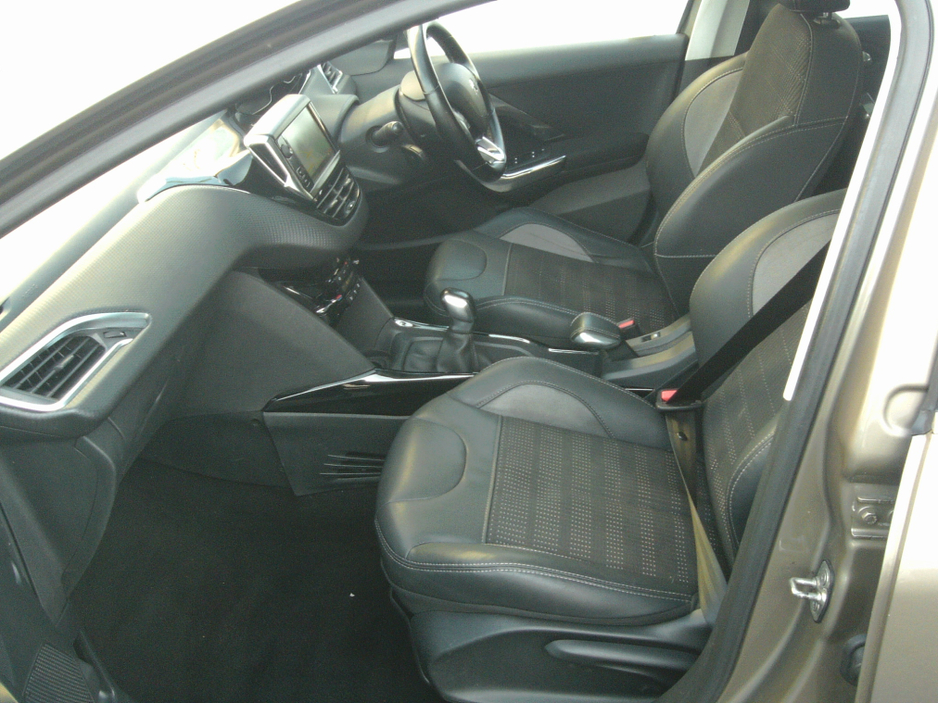 2016 Peugeot 2008 - image 18