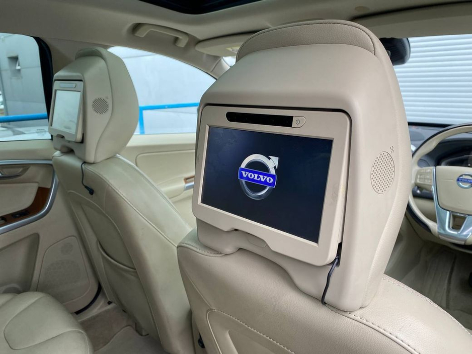 2016 Volvo XC60 - image 11