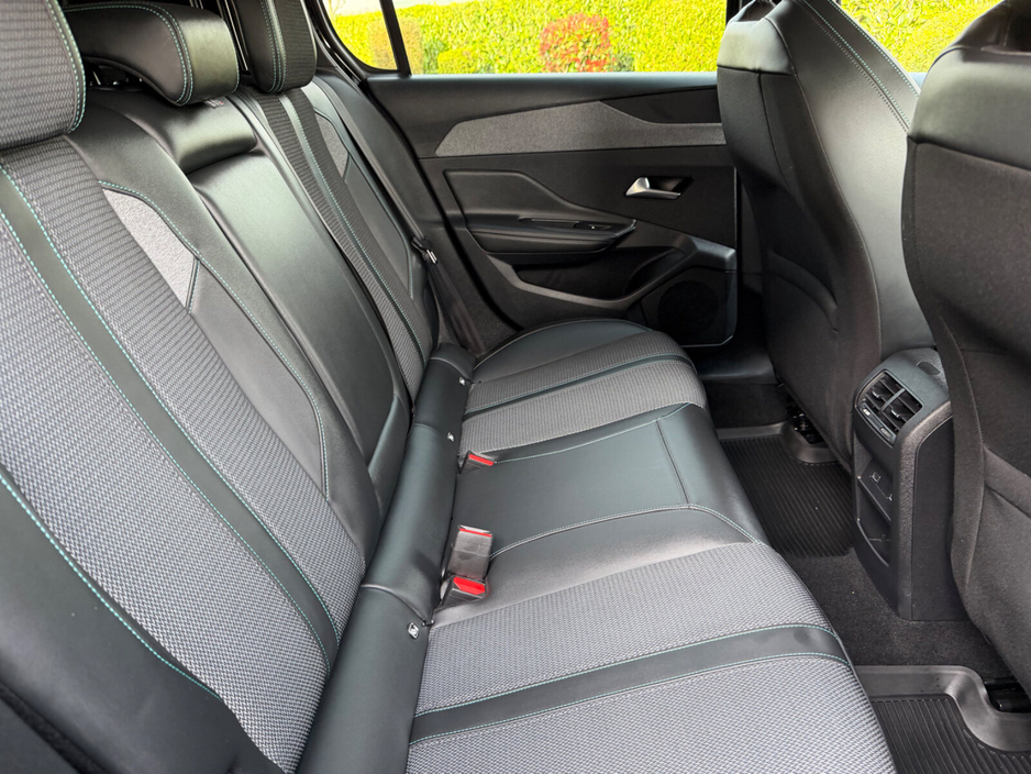 2023 Peugeot 308 - image 13