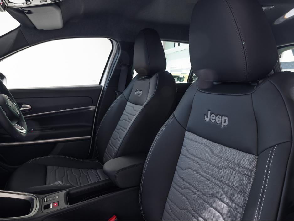 2026 Jeep Avenger 4XE Upland €39,995