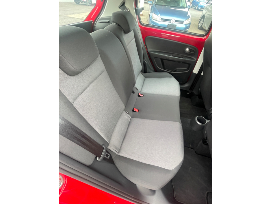 2014 Volkswagen up! - image 11