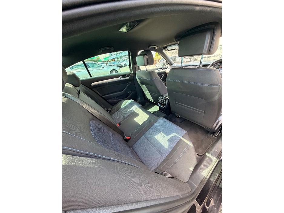 2018 Volkswagen Passat - image 7