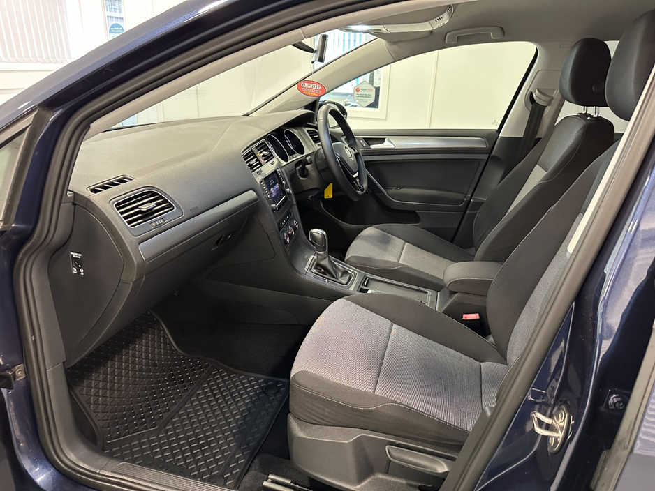 2014 Volkswagen Golf - image 29