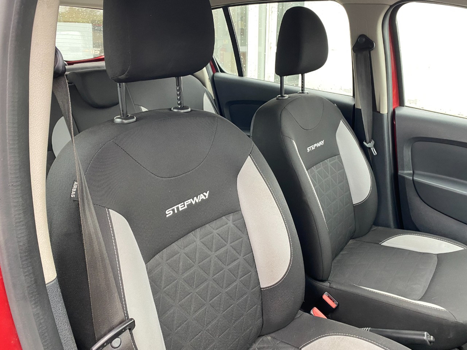 2017 Dacia Sandero - image 9