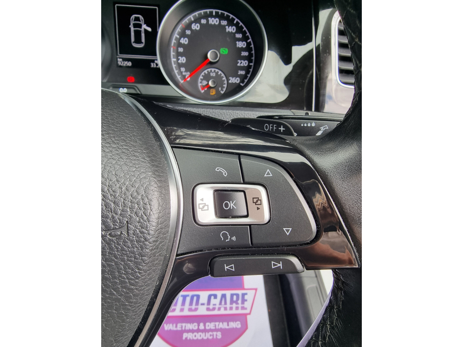 2016 Volkswagen Golf - image 19