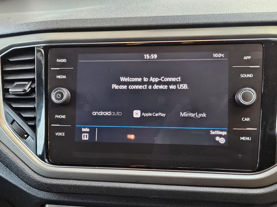 2020 Volkswagen T-Roc - image 11