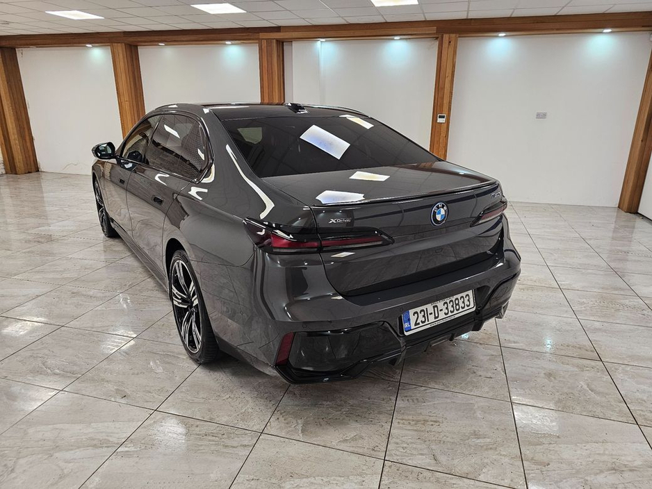 2023 BMW 7 Series - image 5