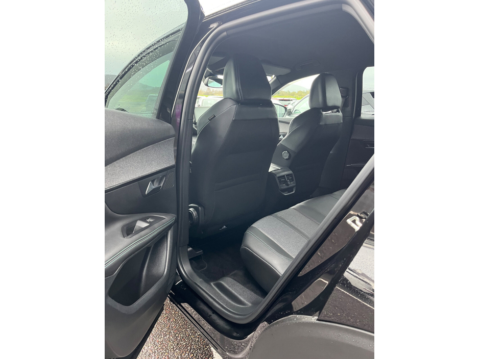 2023 Peugeot 3008 1.2 PureTech 130bhp Auto 6.4 Allure