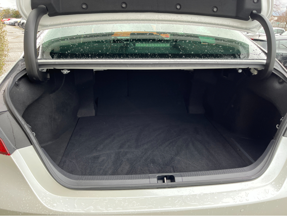 2020 Toyota Camry - image 8