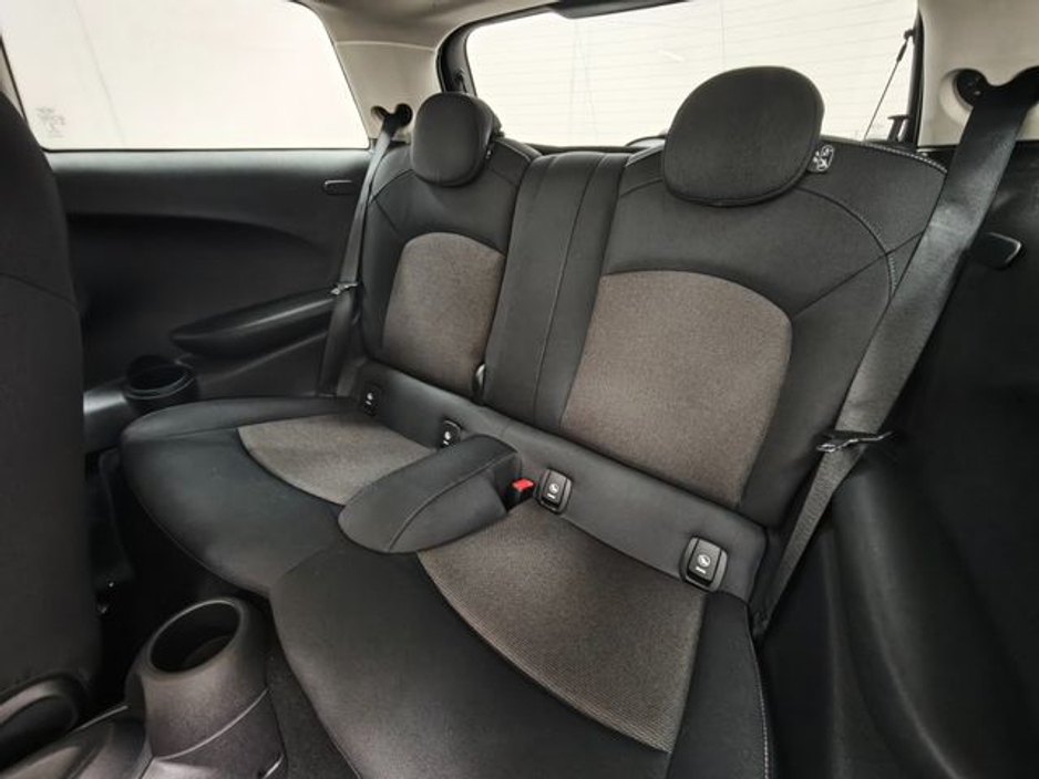 2018 MINI Cooper - image 6