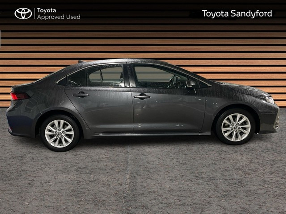 2023 Toyota Corolla - image 3