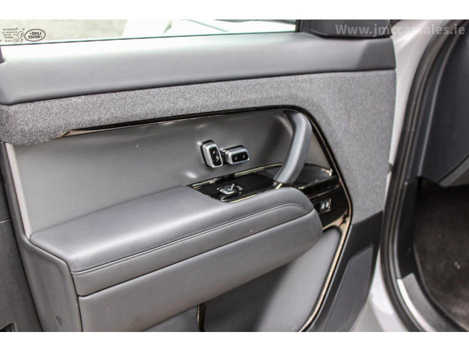 2023 Land Rover Range Rover - image 25