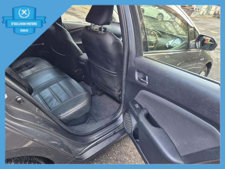 2016 Toyota Prius - image 20