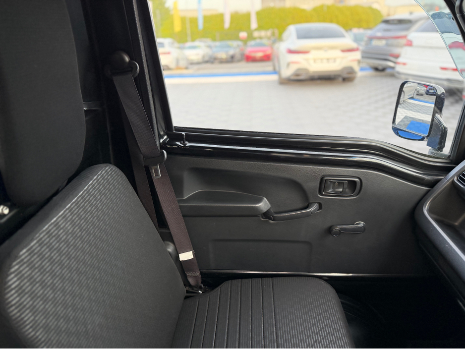 2019 Daihatsu Fourtrak - image 28