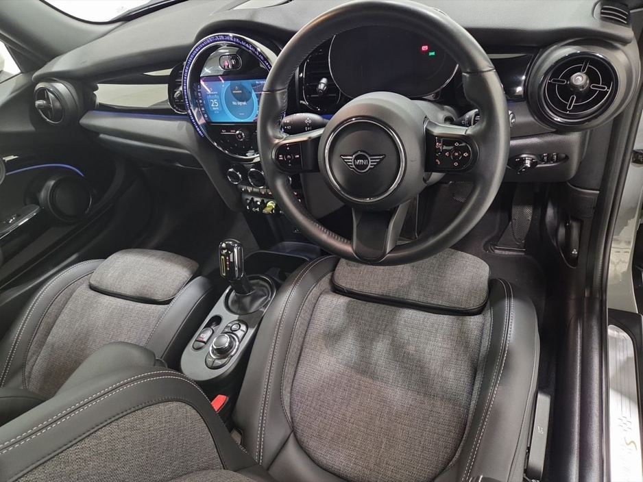 2022 MINI Hatch - image 6