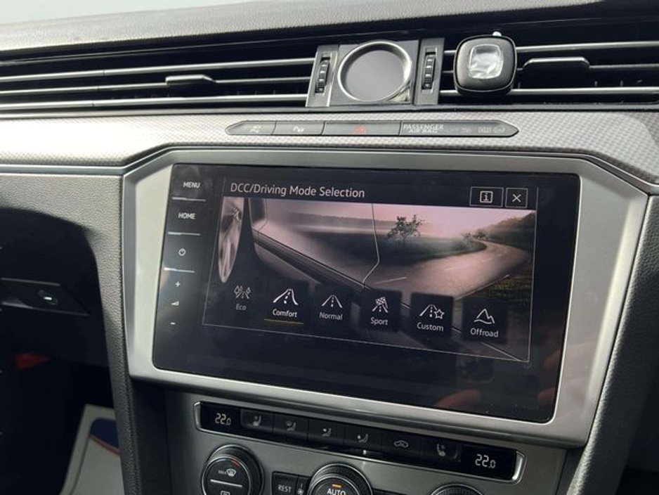 2019 Volkswagen Passat - image 30