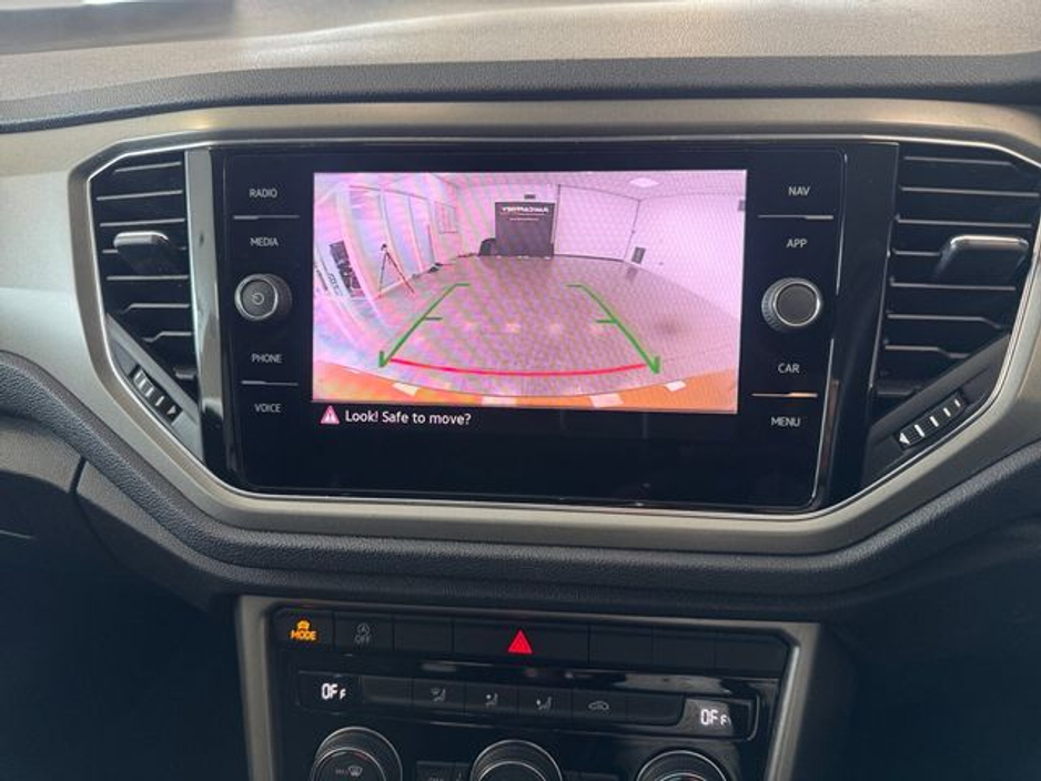 2021 Volkswagen T-Roc - image 14