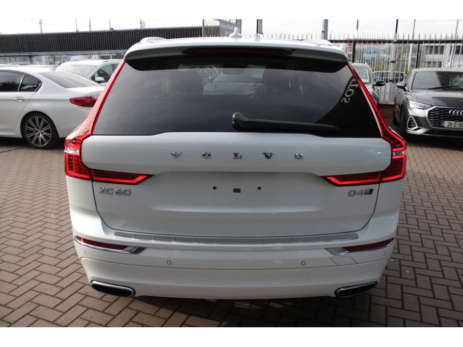2020 Volvo XC60 - image 5