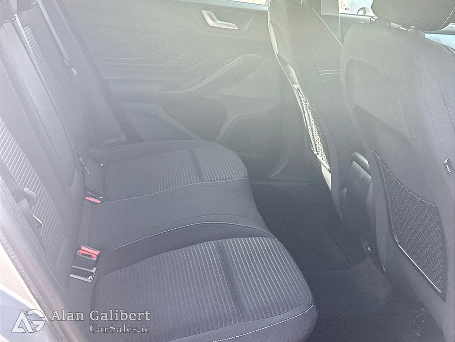 2019 Ford Focus - image 9