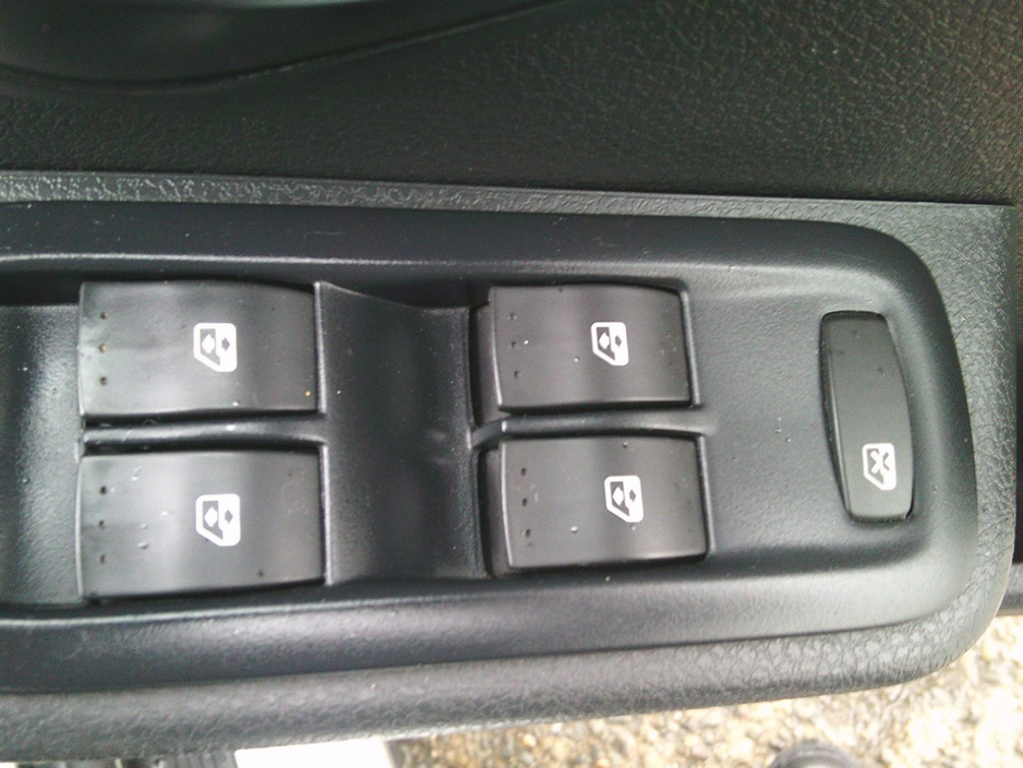 2014 Dacia Duster - image 10