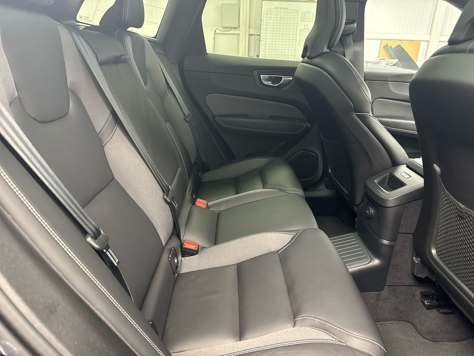 2024 Volvo XC60 - image 10