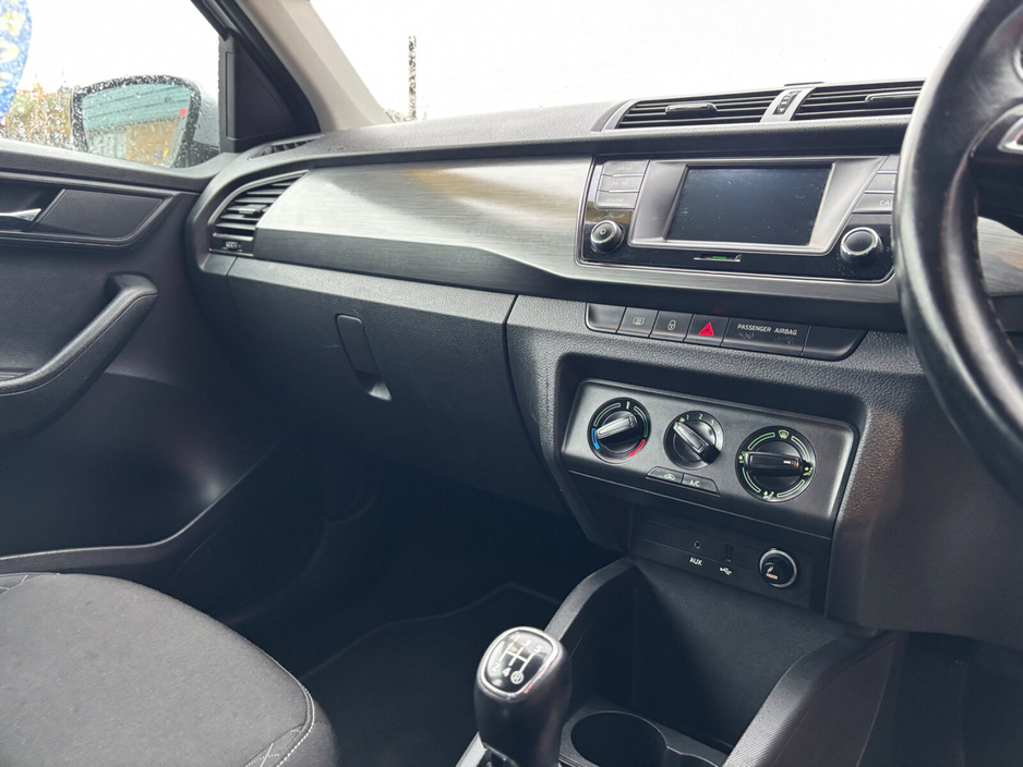 2015 Skoda Fabia - image 11
