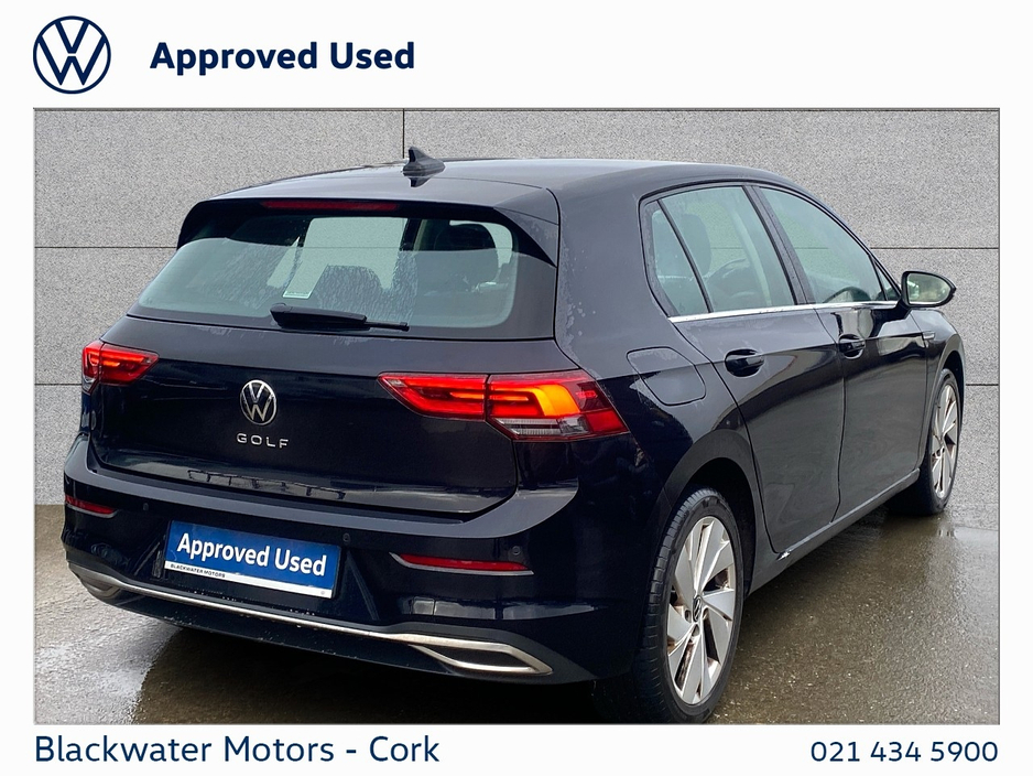 2022 Volkswagen Golf - image 14