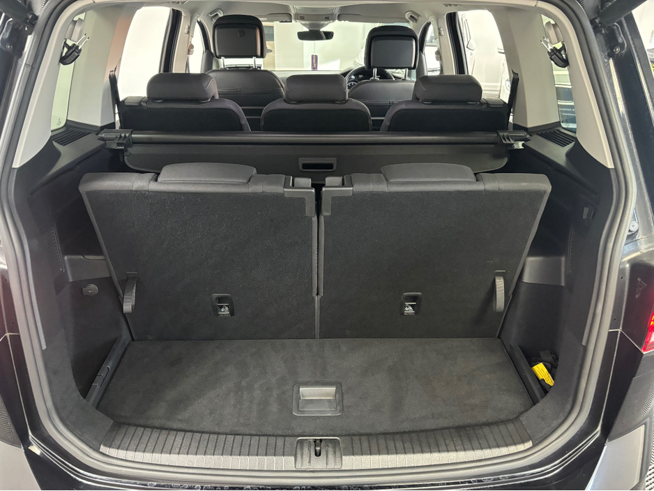 2020 Volkswagen Touran VOLKSWAGEN TOURAN 1.4 TSI DSG*7 SEATER*FRONT AND REAR HEATED SEATS*PARK ASSIST & CAMERA*ELECTRIC TAILGATE*LANE ASSIST*FINANCE AVAILABLE TRADE INS WELCOME*